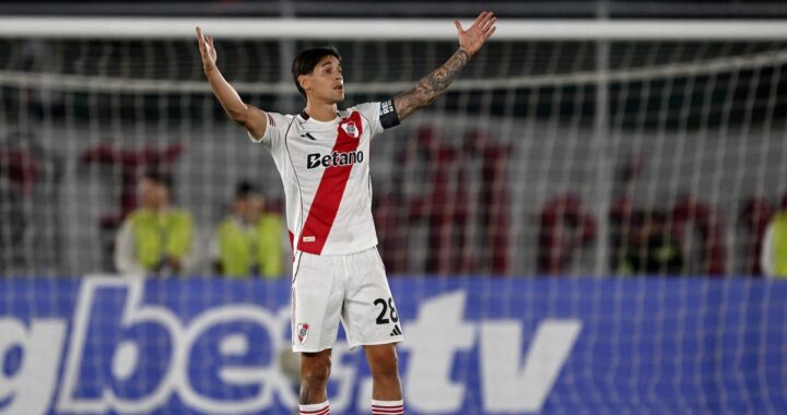 Jugadores de River agotados en cancha boliviana tras jugar con 10 hombres y empatar 1-1