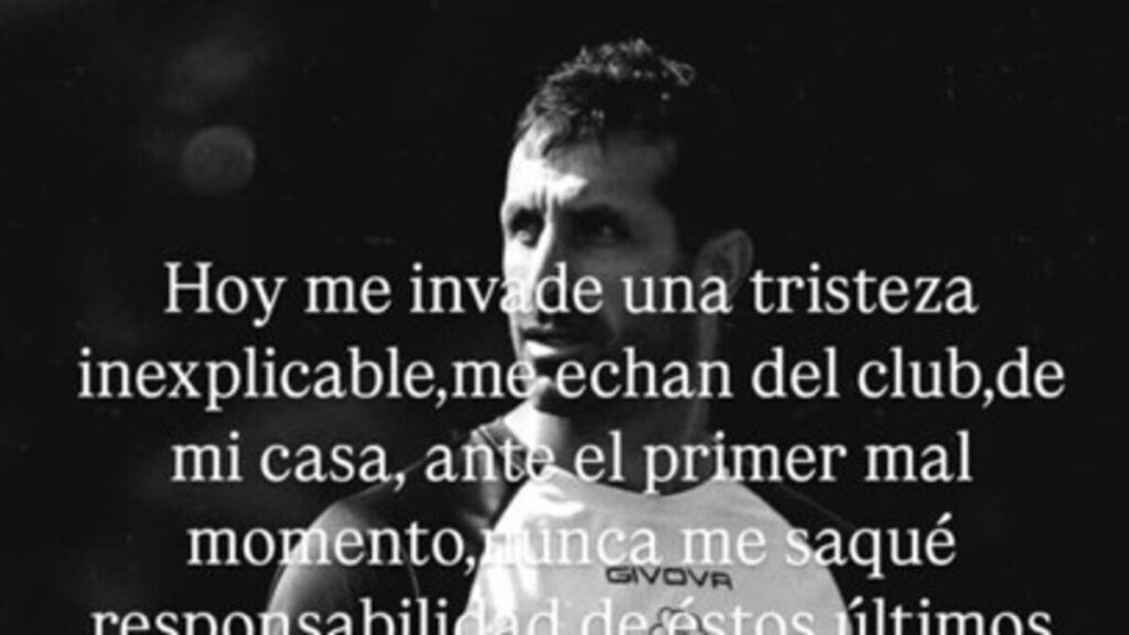 Fernando Zaniratto con rostro serio en conferencia de prensa tras ser despedido como DT, reflejando la crisis de técnicos en Argentina