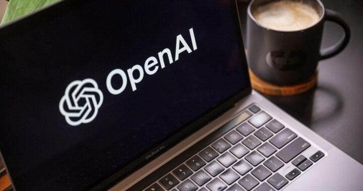 Gráfico de barras mostrando la concentración del 43% en OpenAI frente a otras empresas en capital riesgo 2026