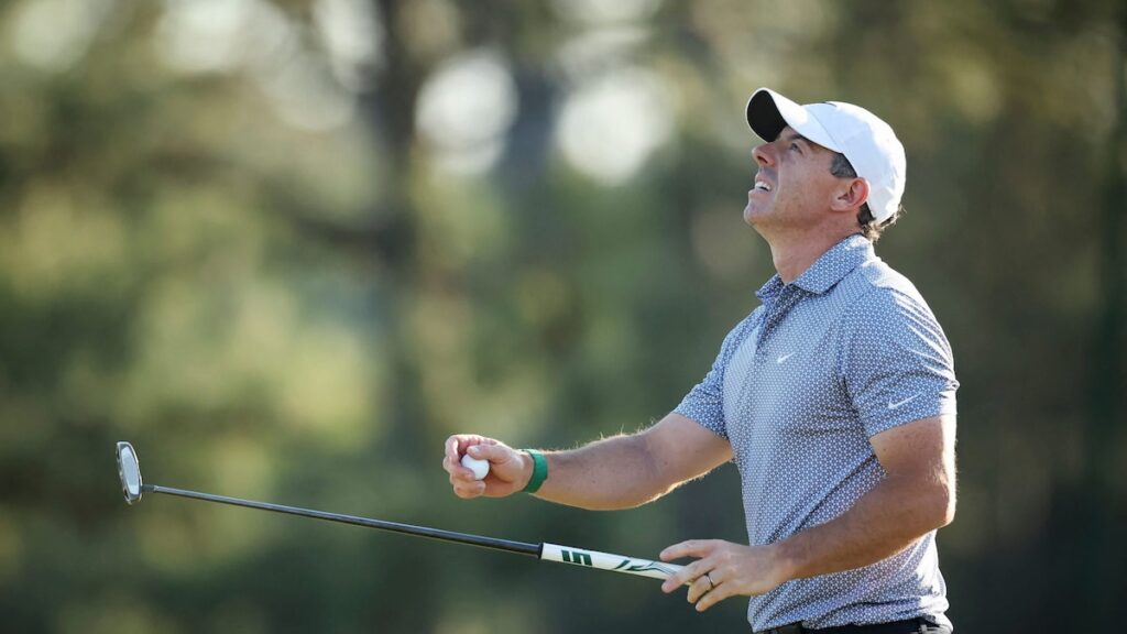 Rory McIlroy con expresión tensa en el green 18 de Augusta durante el Masters 2025 tras perder 6 golpes de ventaja