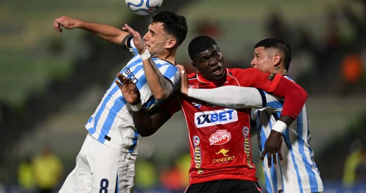 Jugadores de Racing con rostros de frustración tras empate en Venezuela que agrava su crisis deportiva