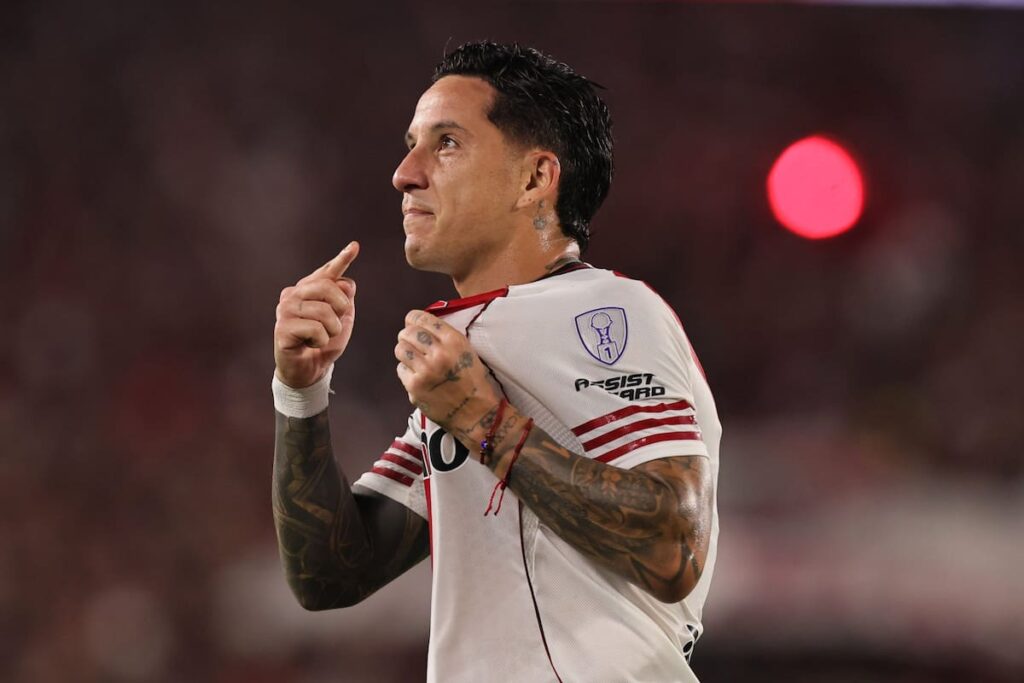 Driussi celebra su gol mientras Vera y Quintero abandonan lesionados en el Monumental, ensombreciendo el clásico