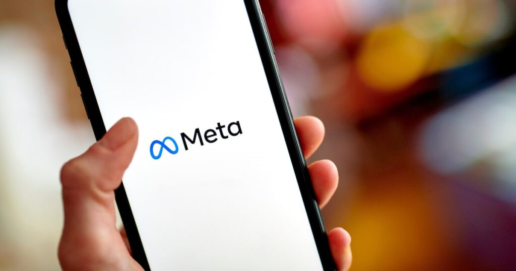 Gráfico de bolsa mostrando alza del 6% en acciones de Meta tras lanzamiento de Muse Spark, su modelo de IA cerrada