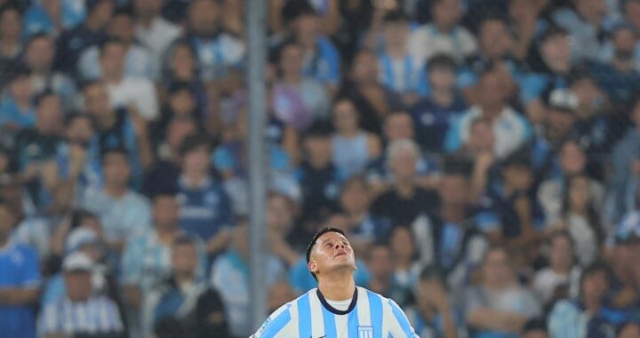 Marcos Rojo con rostro de furia tras recibir tarjeta roja en el Cilindro de Racing