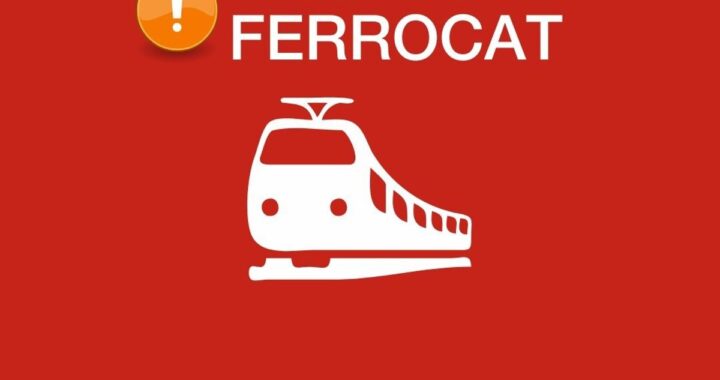 Tren de la R1 detenido en Vilassar de Mar tras atropello mortal en vías, con usuarios esperando autobuses alternativos