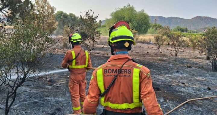 Prisión de Puerto Príncipe destruida tras fuga masiva de 1200 reos en 2024 con humo y escombros