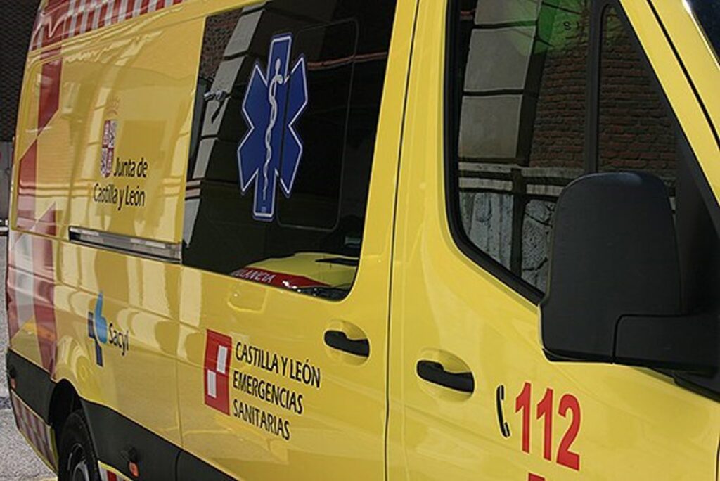 Agentes y sanitarios atienden a un niño de 9 años atropellado frente a un colegio en hora de salida