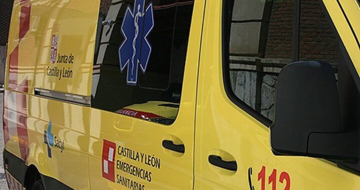 Agentes y sanitarios atienden a un niño de 9 años atropellado frente a un colegio en hora de salida