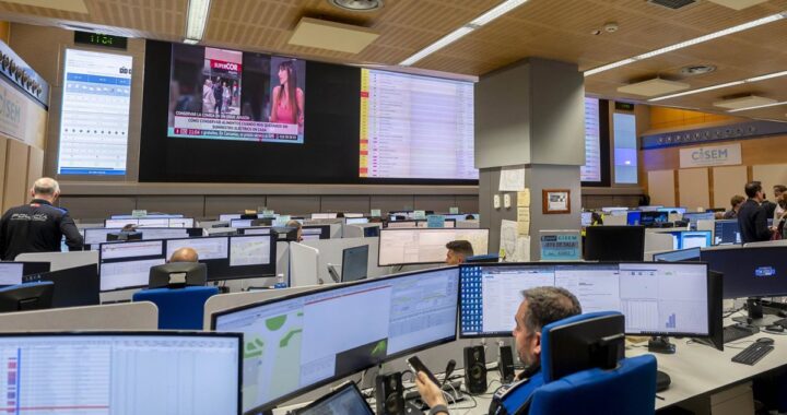 Maqueta del CISEM de Hortaleza con paredes de hormigón de 1,2m y satélite VSAT de 3,4m para emergencias