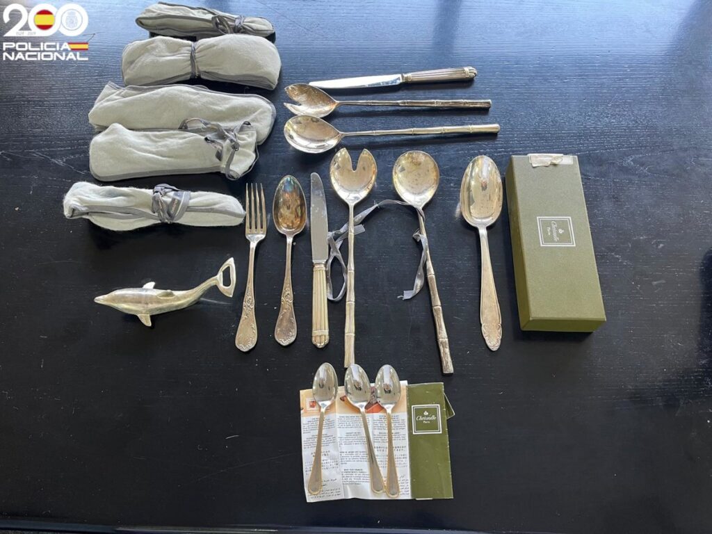 Detalle de cubertería de plata incautada por la policía en Palma, posiblemente robada de herencias familiares