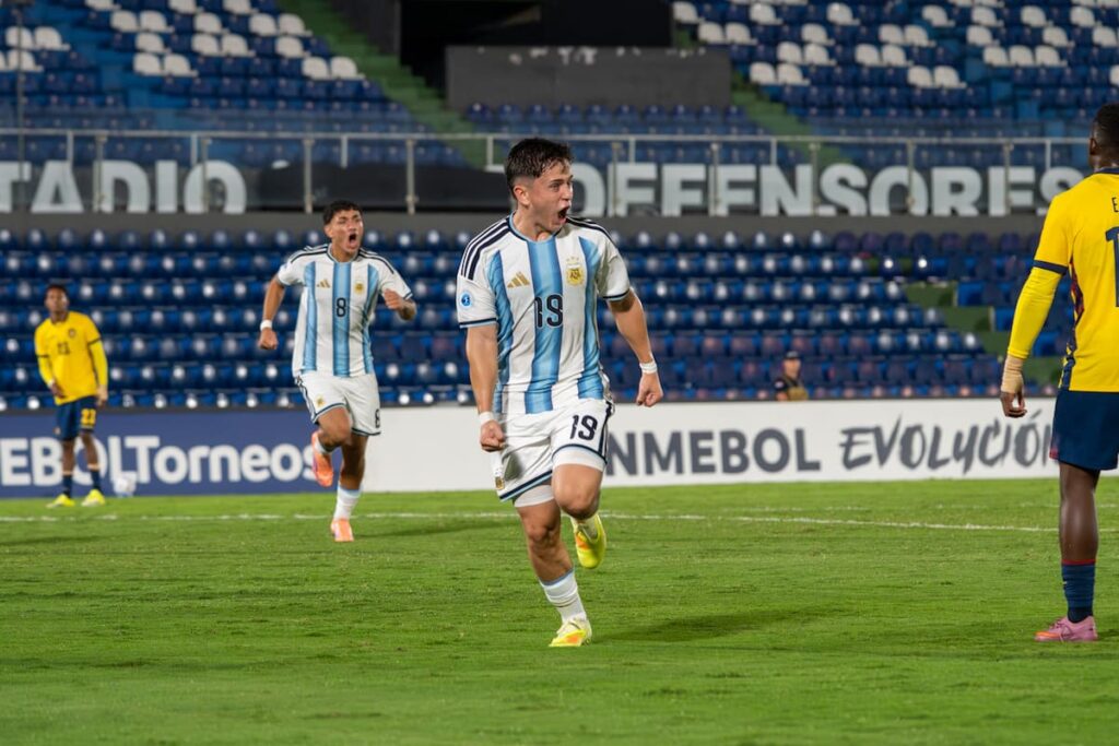 Celebración del equipo argentino Sub 17 tras marcar el 3-1 a Ecuador en semifinales del Sudamericano 2026