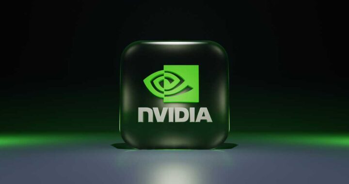 Gráfico de bolsa mostrando caída del 7% en acción de Nvidia con datos históricos de 2023 y alerta en rojo