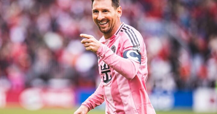 Lionel Messi celebra un gol con la camiseta de Inter Miami, mostrando su forma física a 33 días del Mundial 2024
