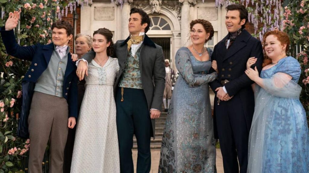 Francesca Bridgerton en escena promocional con vestuario de época siglo XIX para la temporada 5 retrasada a 2027