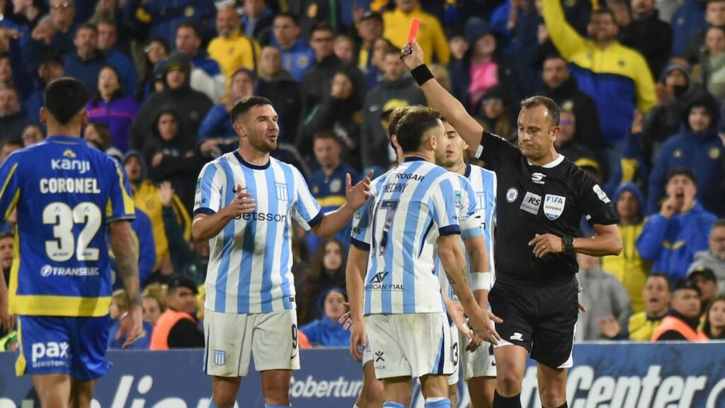 Jugadores de Racing celebran el 0-0 con 10 vs Central en un partido vibrante de Copa de la Liga
