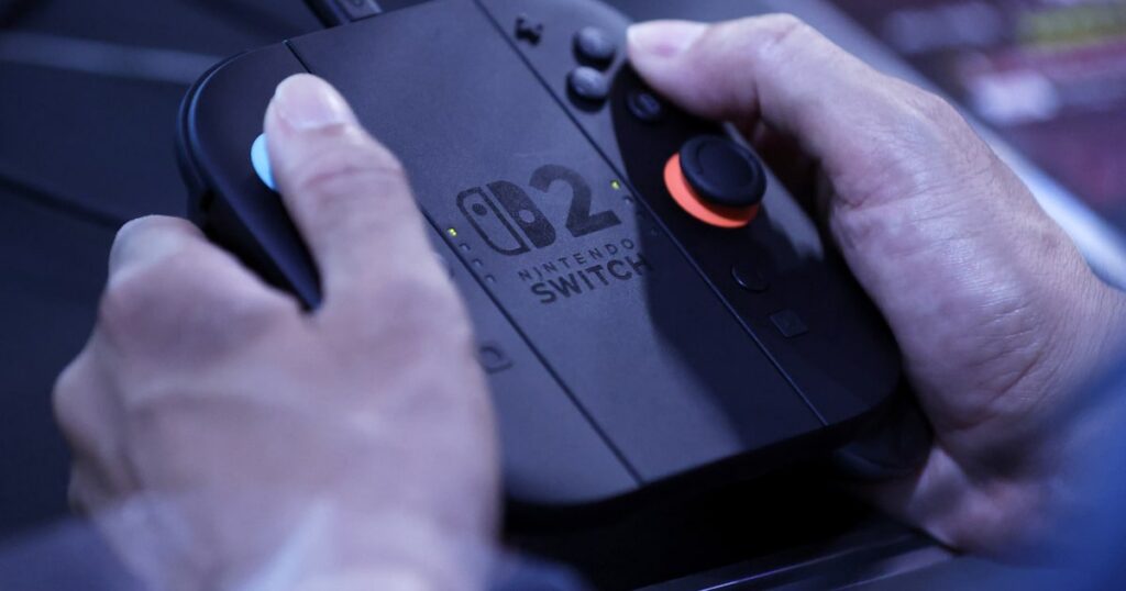 Gráfico de bolsa mostrando caída del 10% en acciones de Nintendo tras recorte de previsiones de Switch 2 con datos de 16,5M unidades