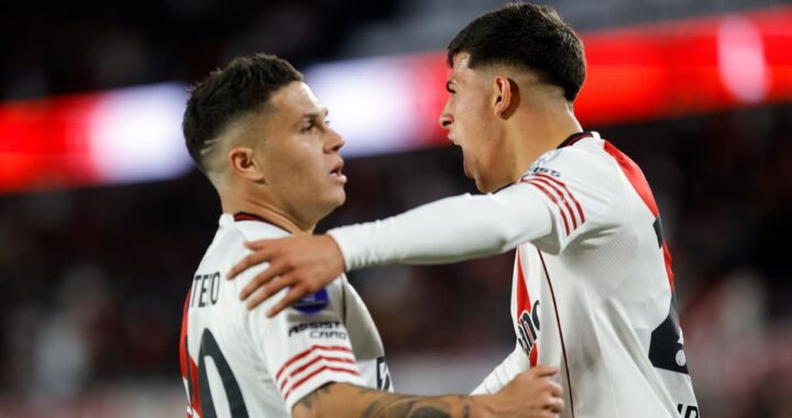 Agustín Pereyra celebra su gol en el minuto 89 que clasificó a River en la Sudamericana con emoción en el estadio brasileño