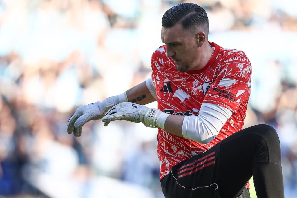 Franco Armani recibe aplausos en el Monumental tras 365 partidos y 10 títulos con River