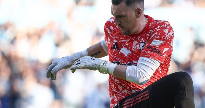 Franco Armani recibe aplausos en el Monumental tras 365 partidos y 10 títulos con River