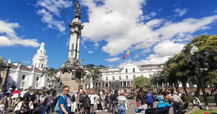 Mapa de 5 rutas turísticas en Quito para el 1 de mayo 2026 con lagunas andinas y cervecerías artesanales