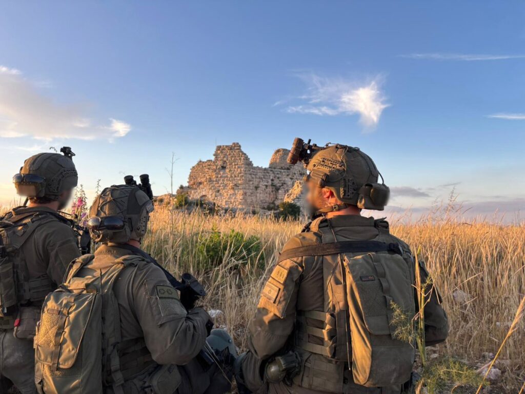 Tanques israelíes avanzan hacia el castillo medieval de Beaufort en Líbano, zona en conflicto con Hezbolá e Irán