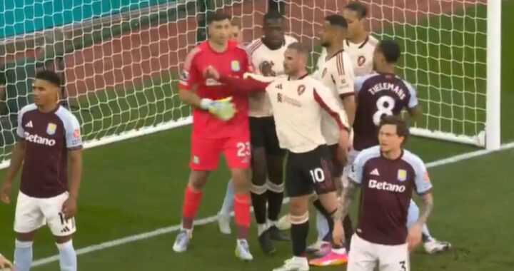 Emiliano 'Dibu' Martínez celebra con su hijo tras el histórico 4-2 a Liverpool que clasificó a Aston Villa a la Champions