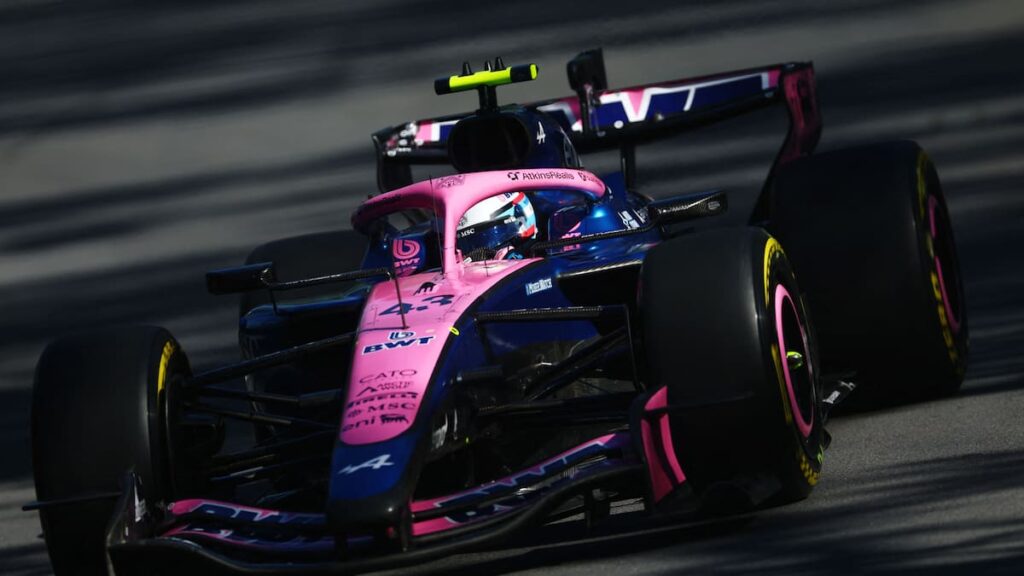 George Russell en su Mercedes W15 celebrando la pole en el Circuito Gilles Villeneuve 2024 con neumáticos Pirelli C3
