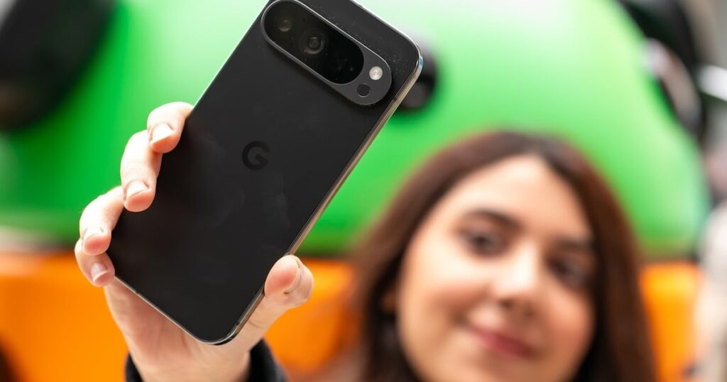 Interfaz de Android 17 mostrando herramientas de IA para edición profesional en smartphones compatibles