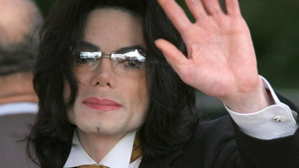 Portada de los álbumes 'Thriller' y 'Number Ones' de Michael Jackson en el top 10 de Billboard 2026
