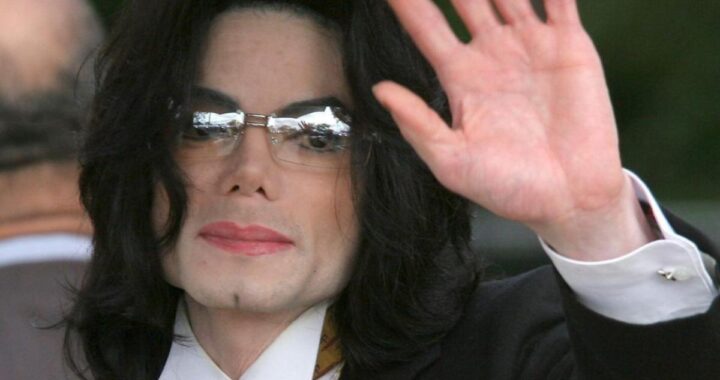 Portada de los álbumes 'Thriller' y 'Number Ones' de Michael Jackson en el top 10 de Billboard 2026