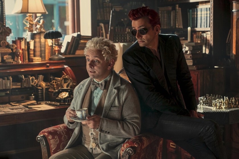 David Tennant y Michael Sheen como Crowley y Aziraphale en escena melancólica del final de Good Omens