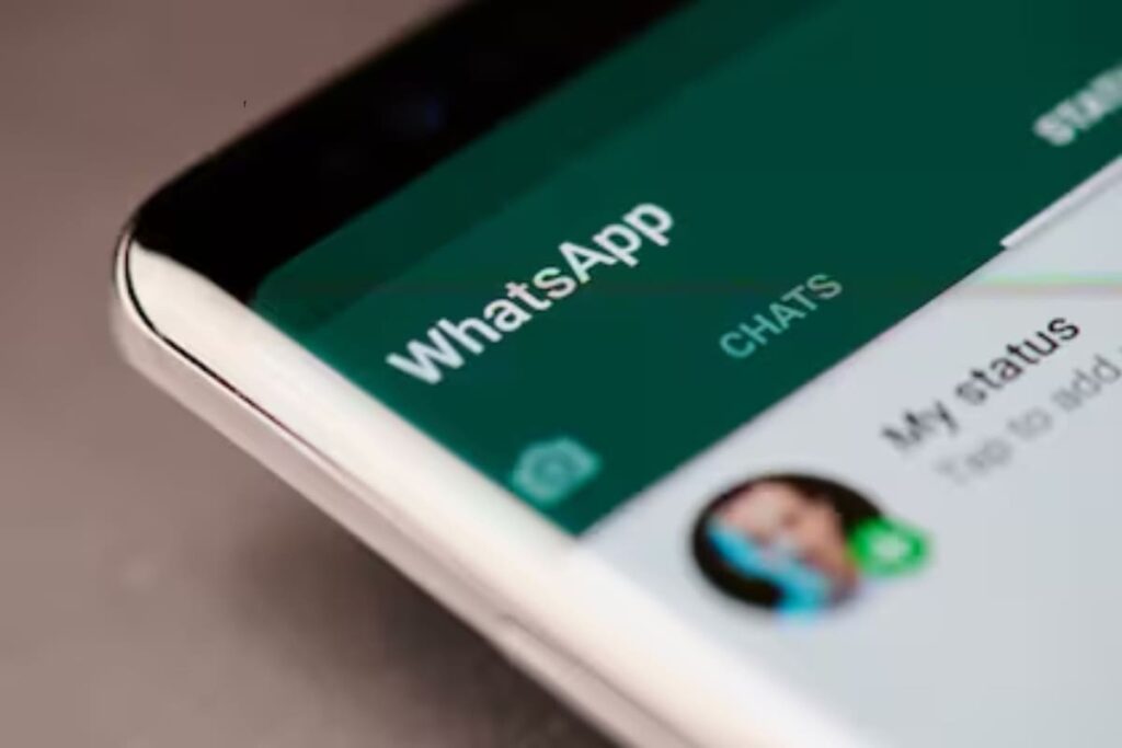 Captura de pantalla mostrando un 'Estado del canal' en WhatsApp con cuenta regresiva de 23 horas