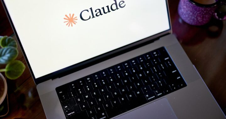 Ejecutivos de Goldman Sachs y Blackstone firman acuerdo con Anthropic para llevar IA empresarial con Claude a medianas empresas globales