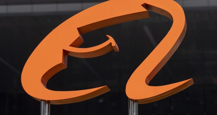 Chip Zhenwu M890 de Alibaba con 144 GB de memoria frente a circuito de IA moderno