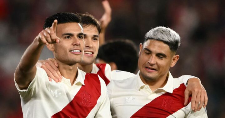 Celebración de River Plate con 11 juveniles en cancha tras goleada 3-0 en Copa Sudamericana
