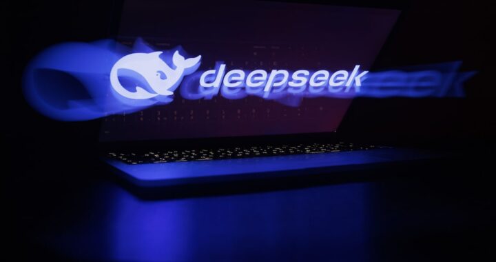 Gráfico comparativo de precios de IA mostrando el descuento del 75% de DeepSeek frente a OpenAI y Anthropic