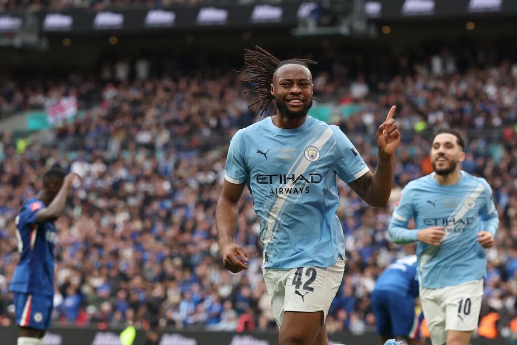 Antoine Semenyo celebra su golazo de taco en la final de la FA Cup 2024, con el City festinando y el Chelsea destrozado en Wembley