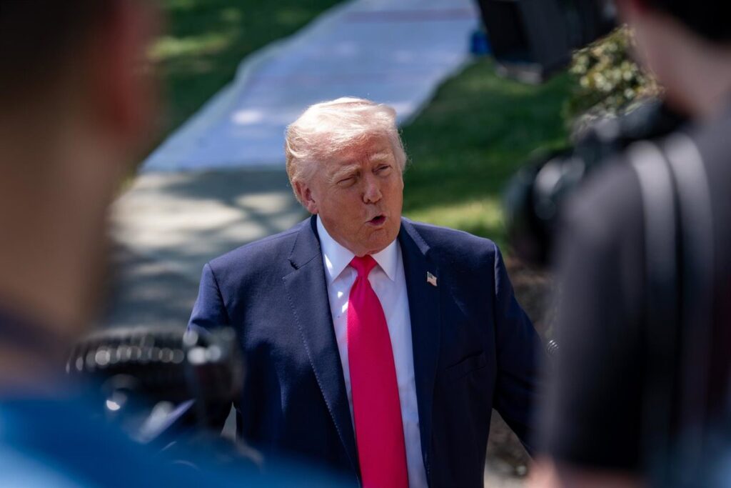 Donald Trump y Friedrich Merz en imagen de tensión diplomática por tropas en Alemania y crisis con Irán