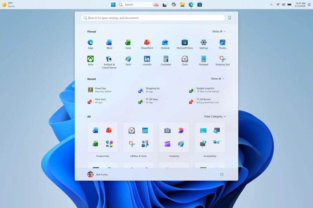 Captura de Windows 11 mostrando barra de tareas lateral y menú Inicio redimensionado con opciones de personalización activas