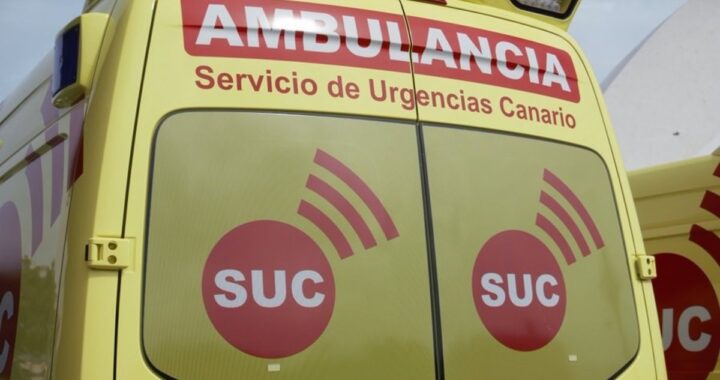 Coche accidentado en el borde de un barranco en Santa Úrsula, Tenerife, tras colisión entre dos vehículos