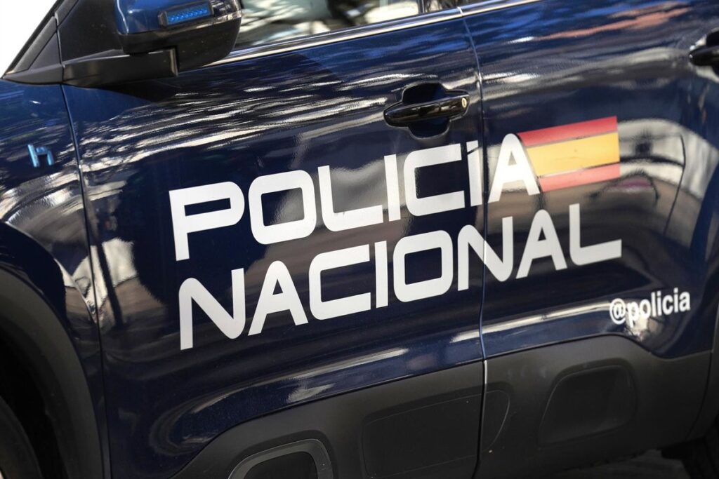 Perros antidroga Harry y Alma inspecionan toallas con 23 gramos de droga ocultos en costuras