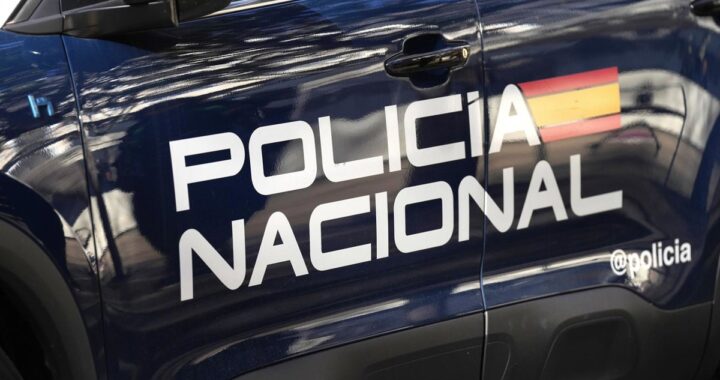 Perros antidroga Harry y Alma inspecionan toallas con 23 gramos de droga ocultos en costuras