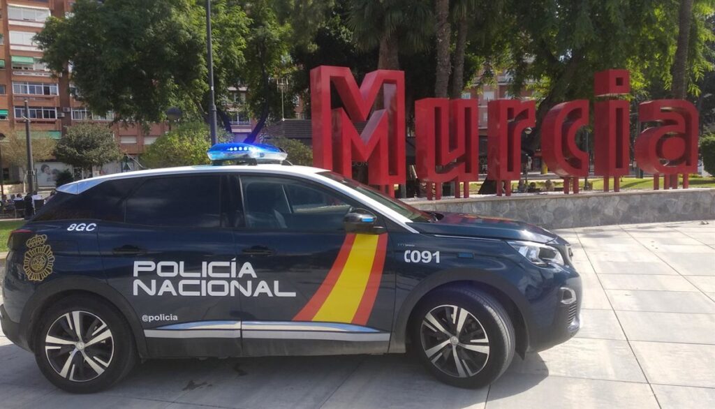 Agentes detienen a dos asaltantes junto a herramientas robadas valoradas en 12000 euros en Murcia