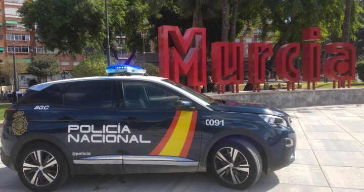 Agentes detienen a dos asaltantes junto a herramientas robadas valoradas en 12000 euros en Murcia