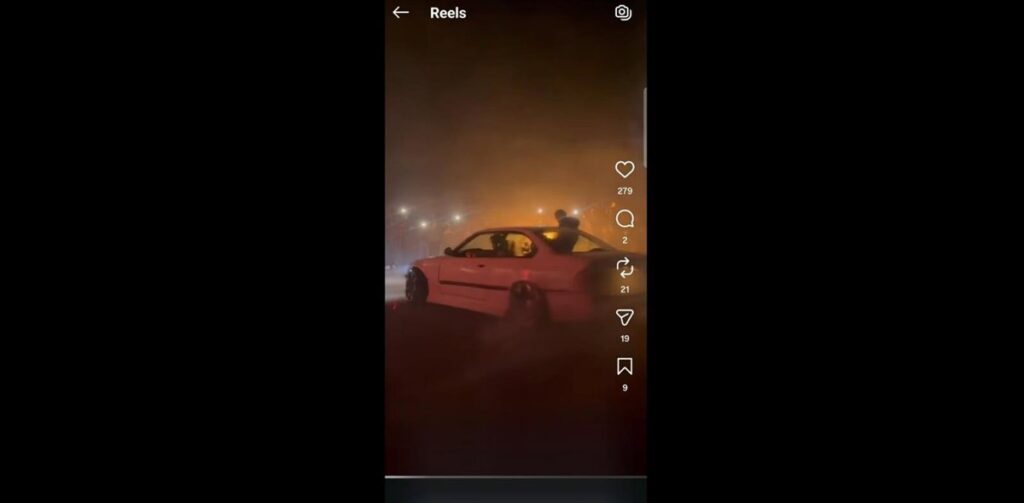 Agentes de la Guardia Civil interviniendo vehículos modificados en una redada contra carreras ilegales a 200 km/h