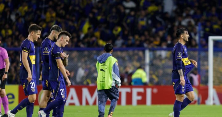 Fernando Zampedri celebra su gol del 87' que eliminó a Boca de la Libertadores 2024 en Santiago de Chile