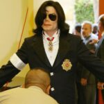 Captura del documental con imágenes del juicio a Michael Jackson en 2005 y material de archivo inédito de Neverland