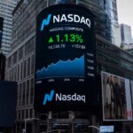 Gráfico del Nasdaq 100 cayendo 242 puntos con futuros en rojo antes de la apertura de Wall Street
