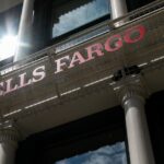 Gráfico de caída del Nasdaq 100 y S&P 500 tras venta masiva en tecnología y advertencia de Wells Fargo sobre el fin del rally de la IA