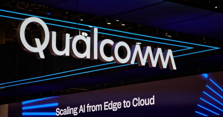 Representación gráfica de la adquisición de Modular por Qualcomm en el sector de chips de inteligencia artificial